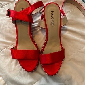 Buck red and white wedges